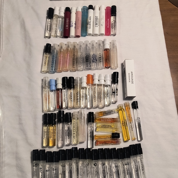 Assorted Perfume Sample Collection - Picture 4 of 5